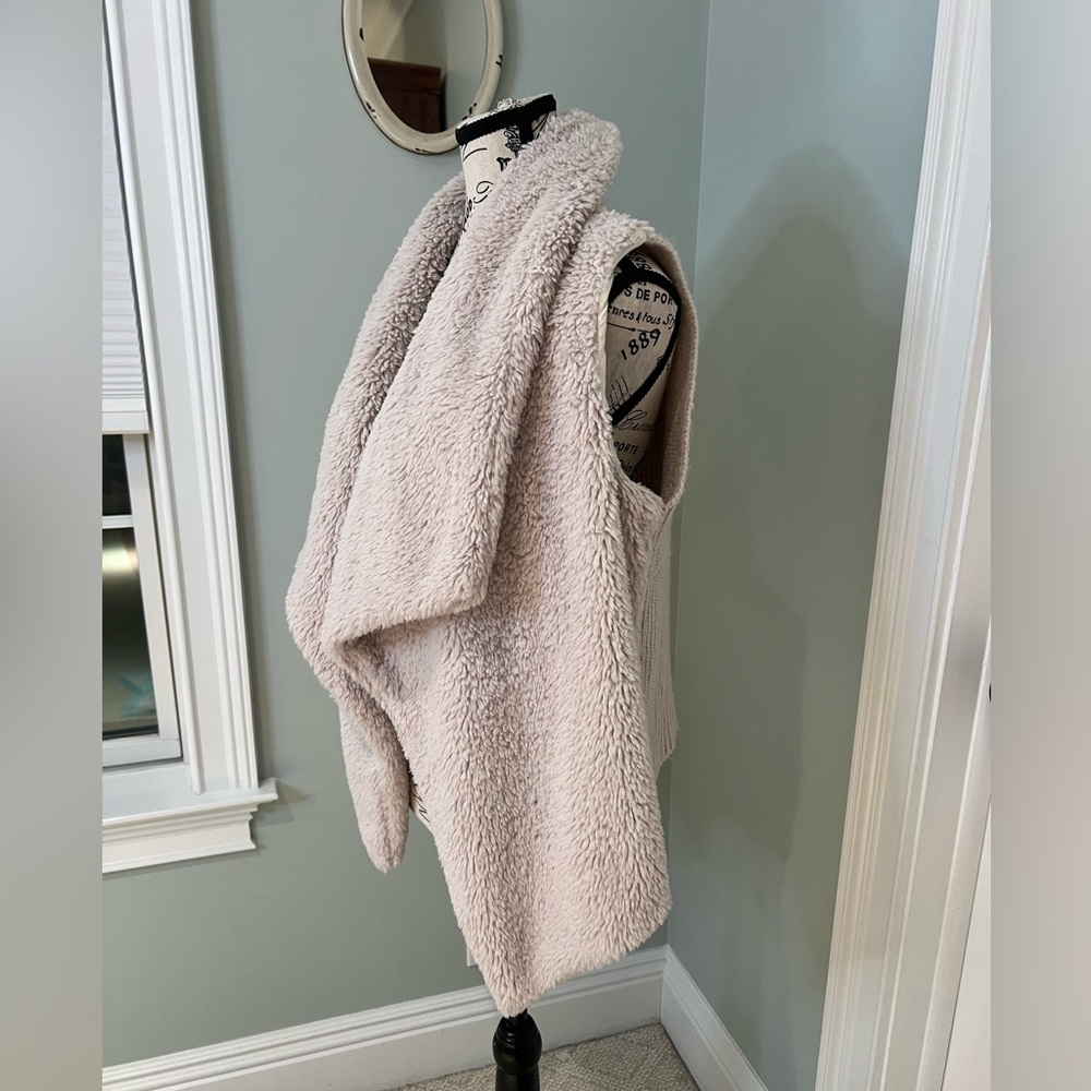 BB Dakota Rennie faux fur knit back front sweater vest | light beige | Size M - Picture 6 of 11